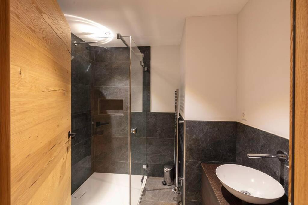 Exklusives Chalet Mit Traumhafter See- Und Bergsicht Seelisberg Exterior photo