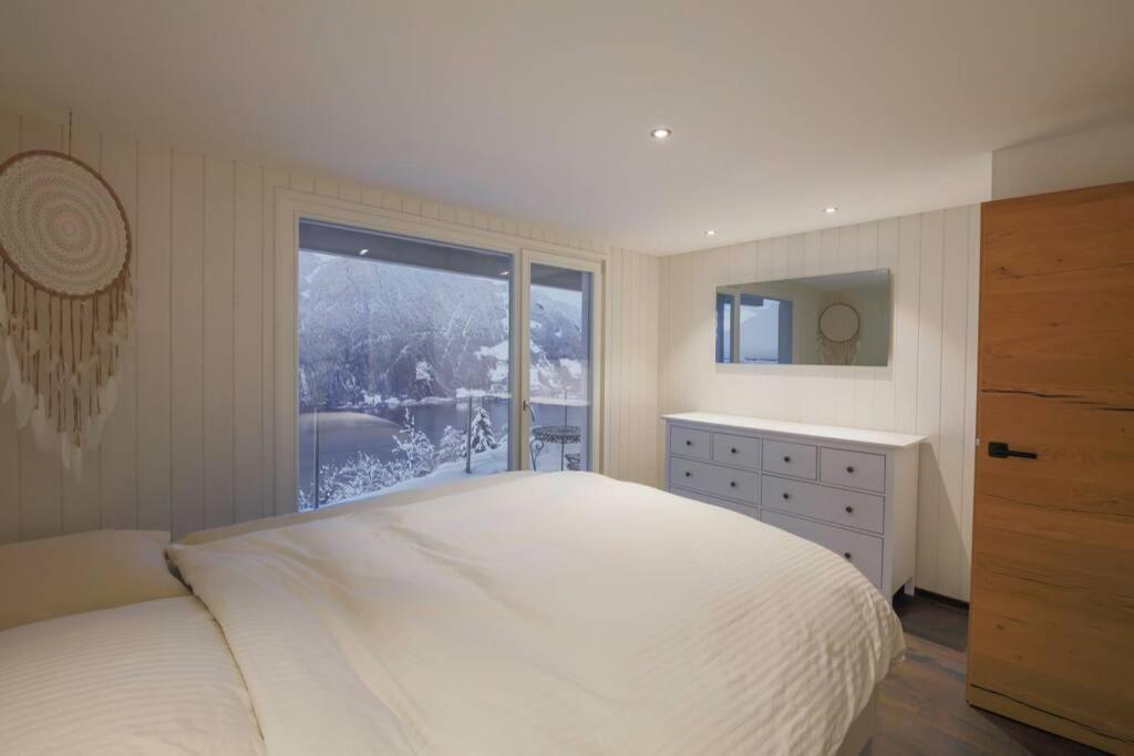 Exklusives Chalet Mit Traumhafter See- Und Bergsicht Seelisberg Exterior photo